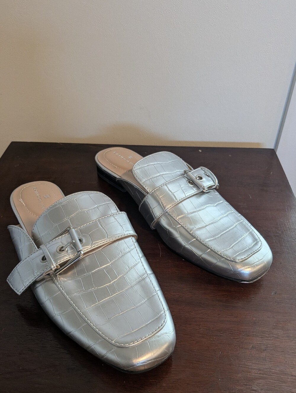 Bandolino Silver Croc-Embossed Slip-On Loafers Sz 8
